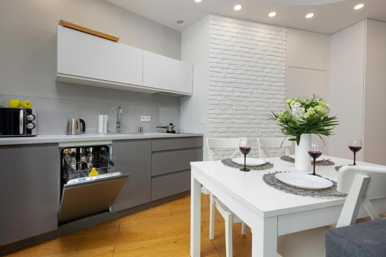 Modern Apartment With Pool Near Golden Terraces Varsavia Esterno foto